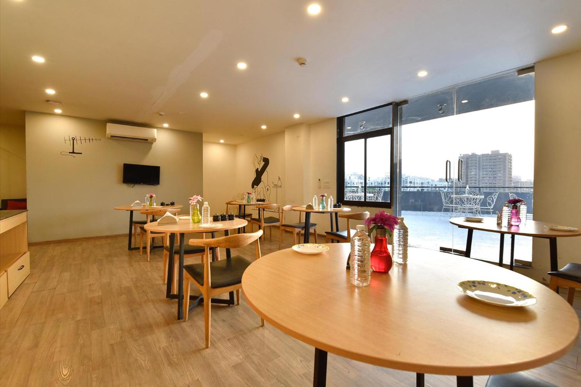 Fabhotel Ny Townhouse Ахмедабад Екстер'єр фото